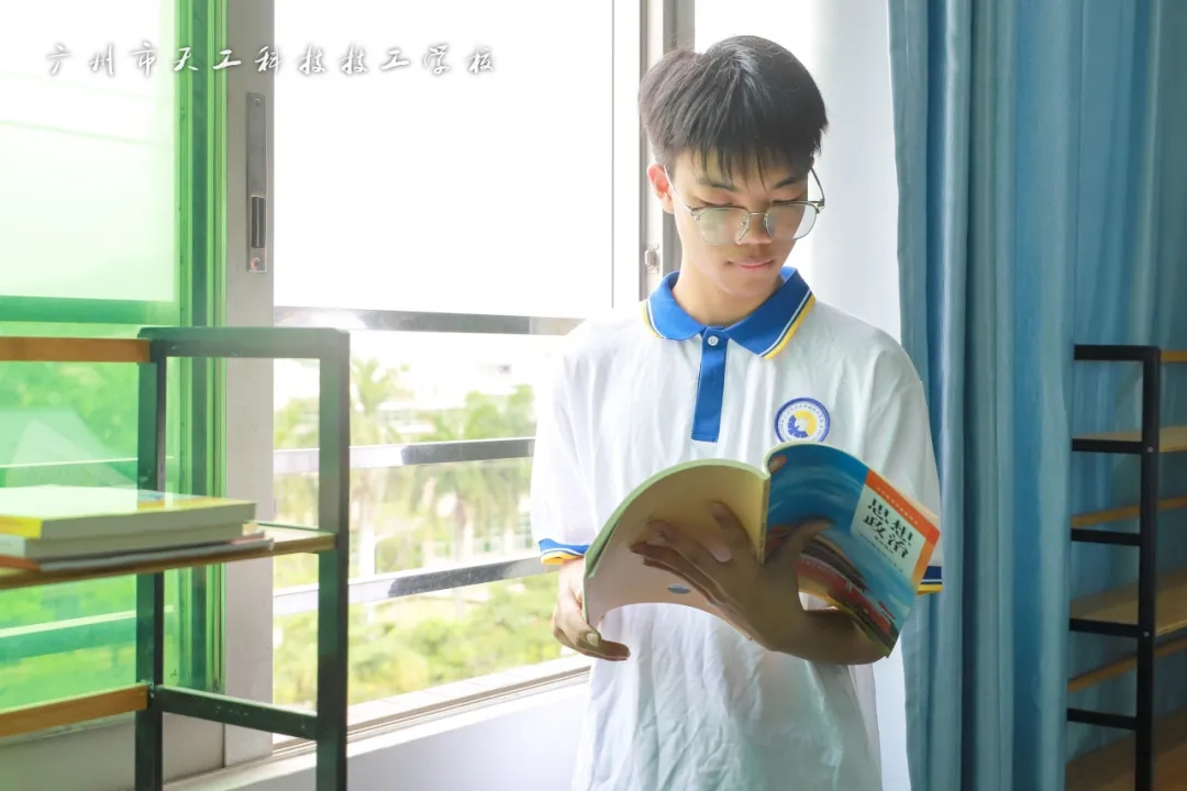 c837a341ebfc57a49f5594b14e1bf4e.jpg